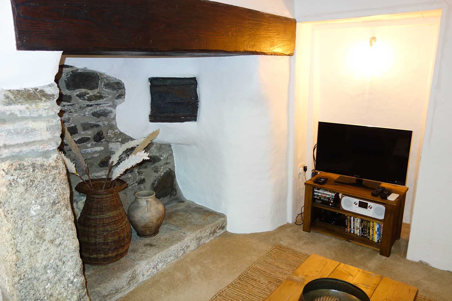 Cottage Sofa and fireplace
